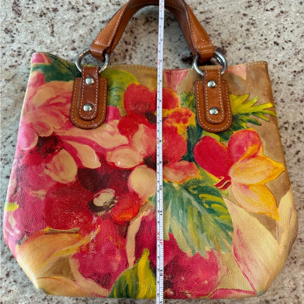 Floral Shoulder Bag with Tan Handles - Picture 3 of 10
